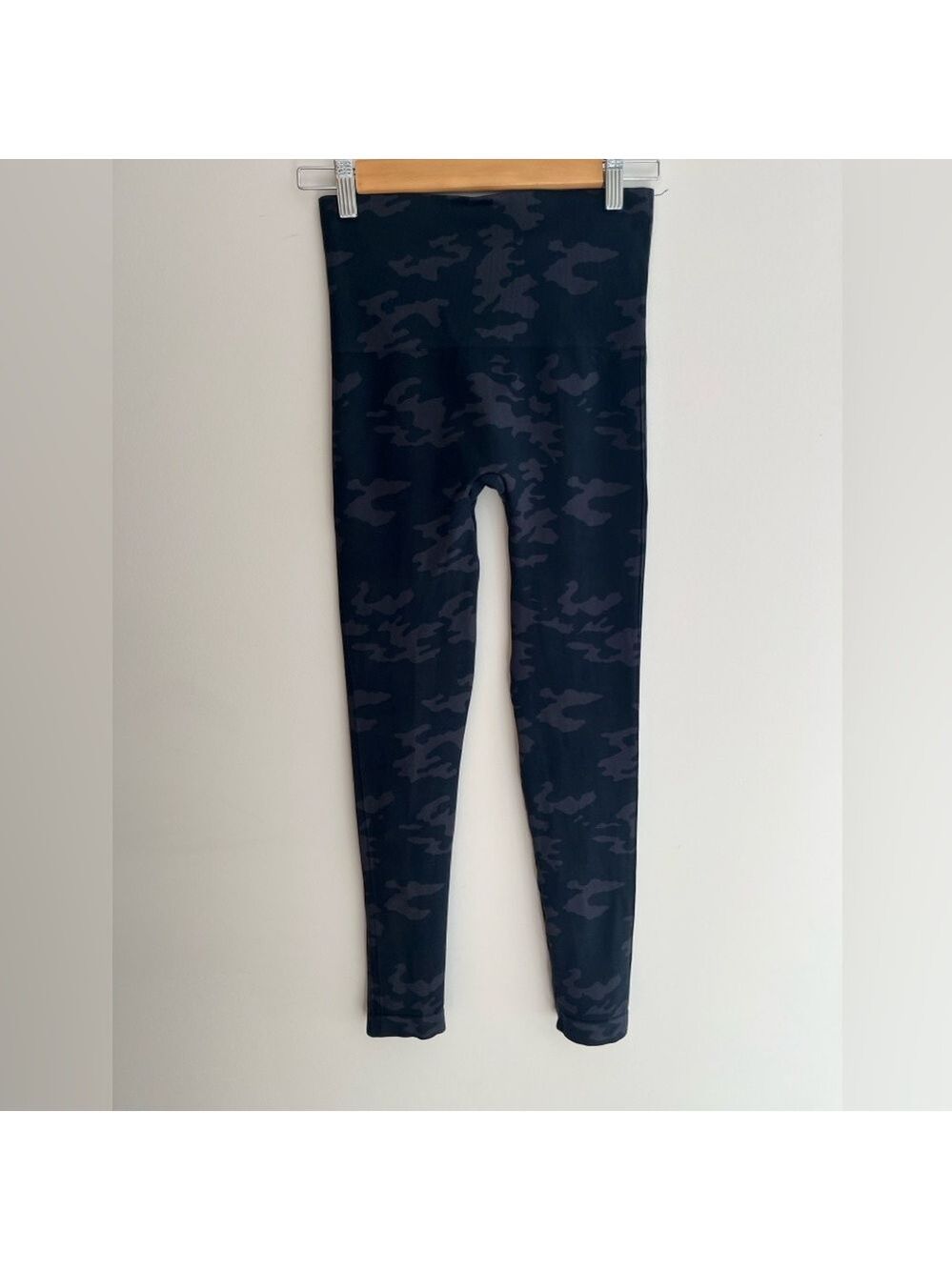 SPANX Look At Me Now Seamless Cropped Leggings Grey Black Camo Athleisure Gym